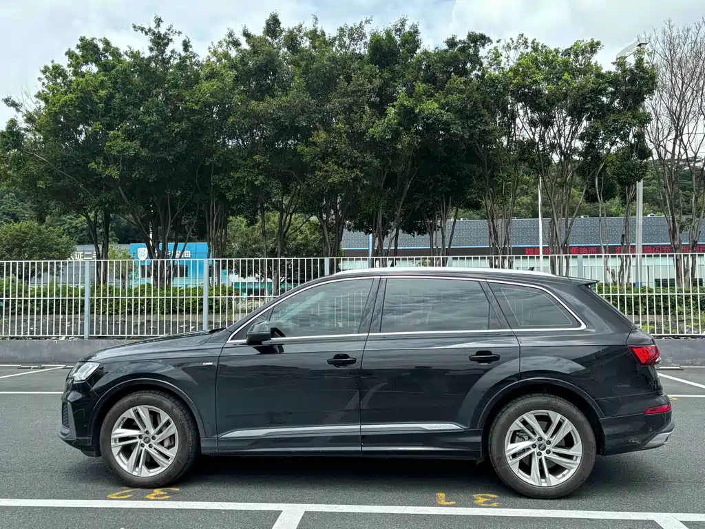 Audi Q7 2024 — фото 8