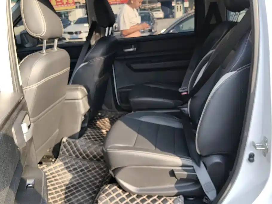 Wuling Hongguang PLUS 2020 — фото 11