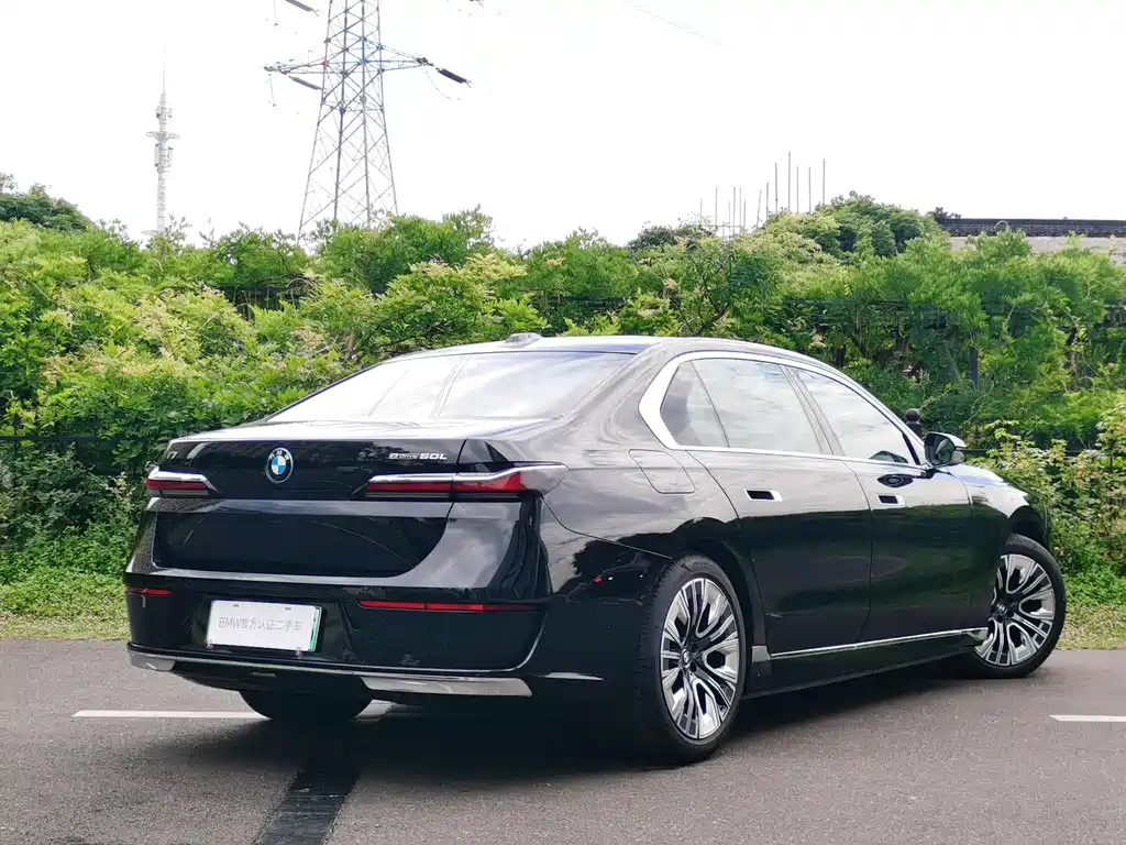 BMW i7 2025 — фото 4