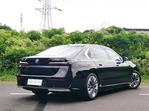 BMW i7 2025