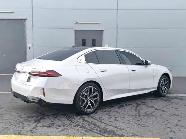 BMW i5 2025