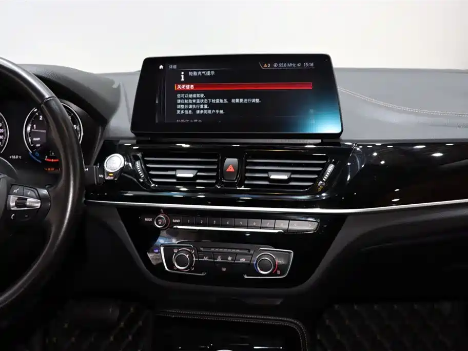 BMW 1 Series 2023 — фото 14