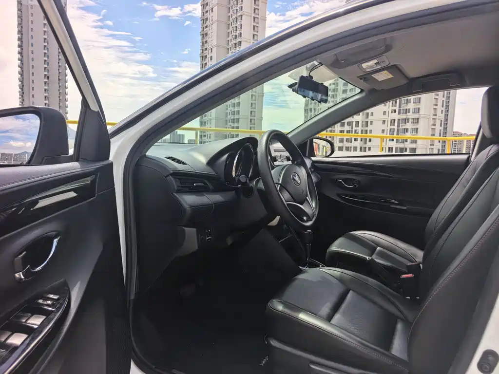 Toyota Yaris L 2021