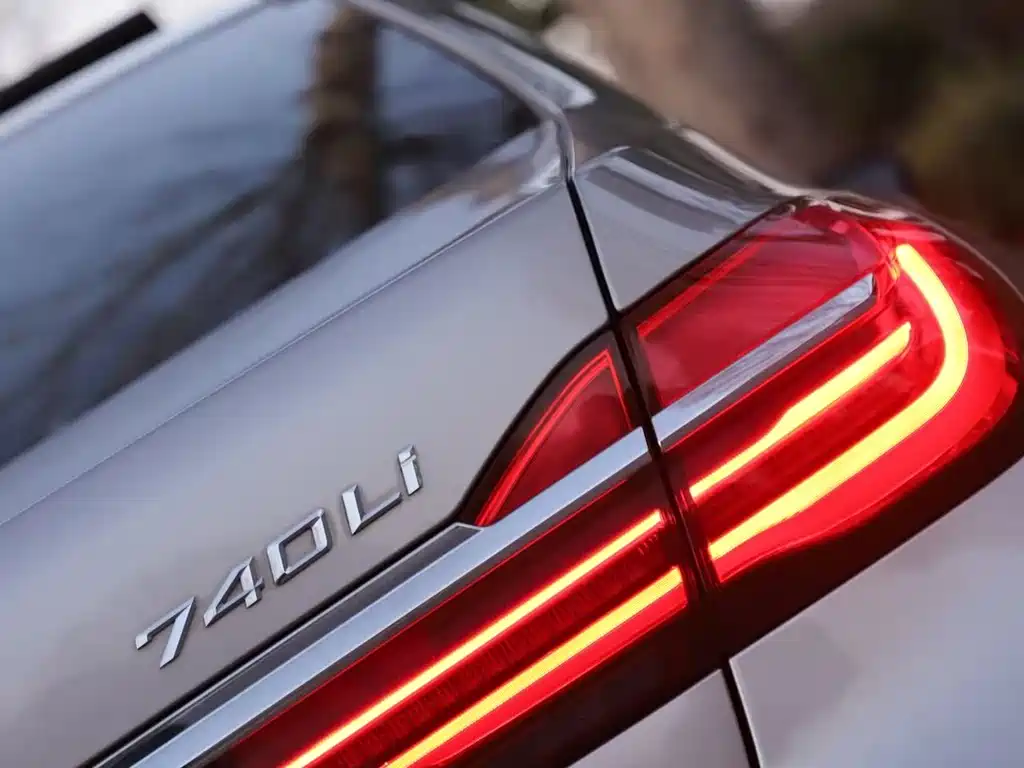 BMW 7 Series 2017 — фото 9