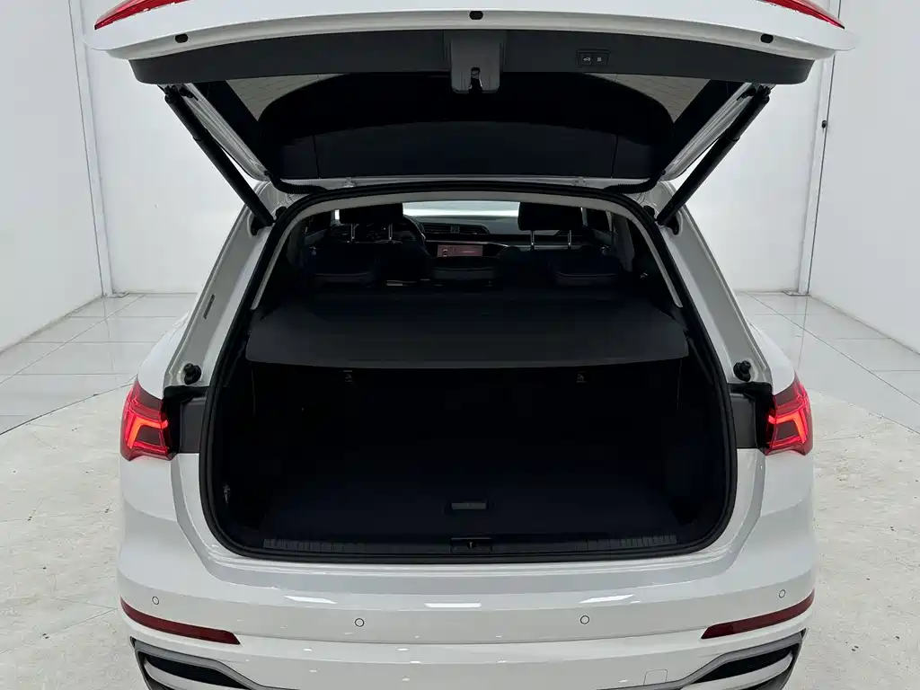 Audi Q3 2022 — фото 16