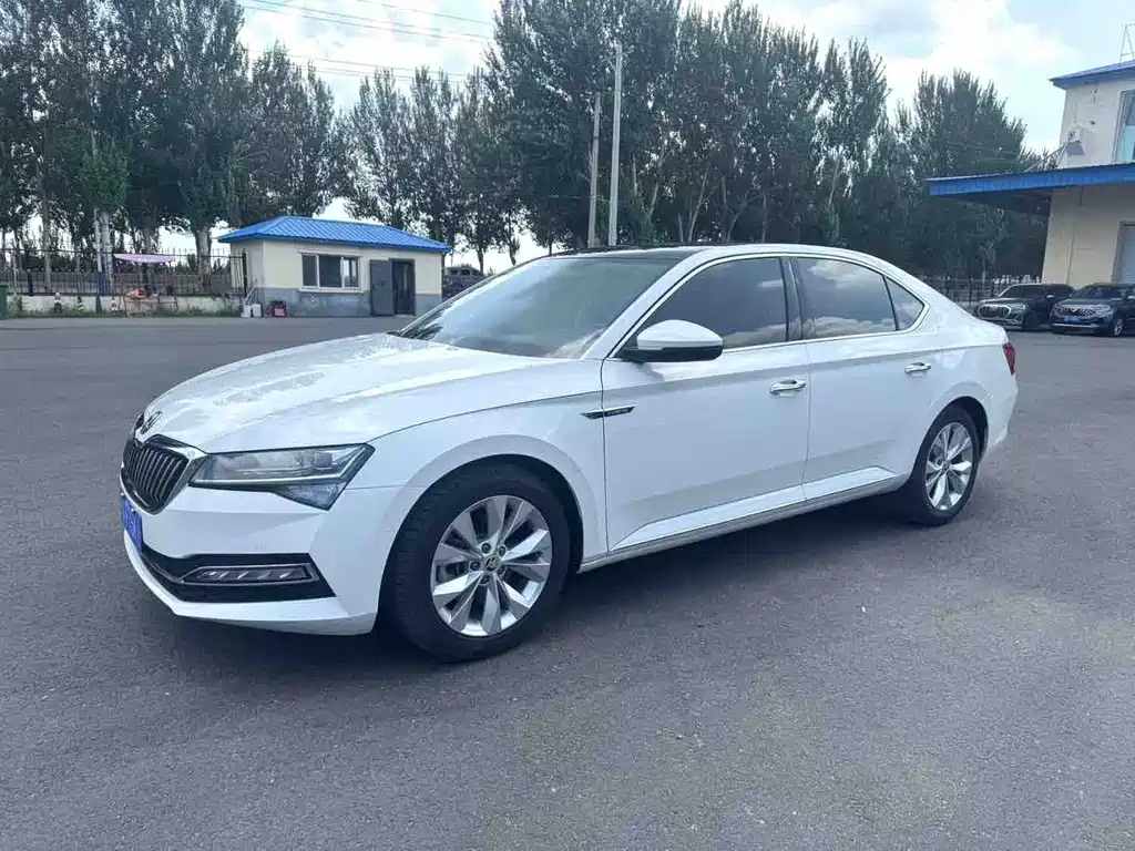 Skoda Superb 2021 — фото 1