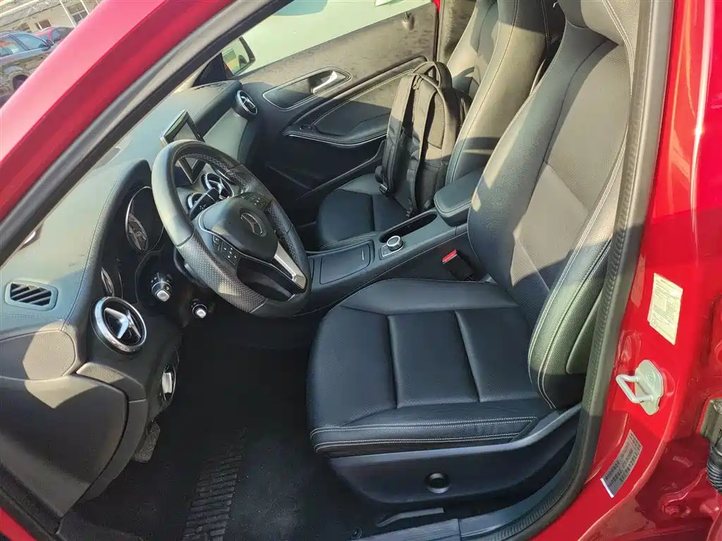 Mercedes-Benz GLA 2015 — фото 12
