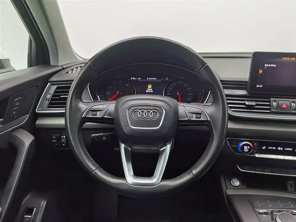 Audi Q5L 2018 — фото 11