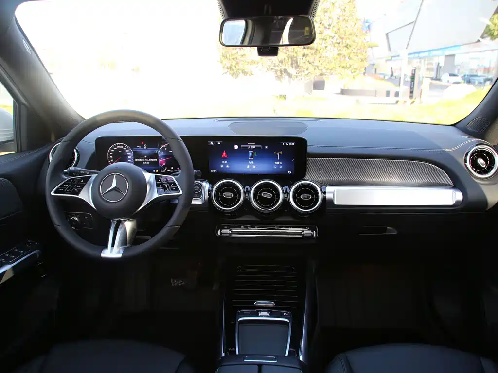 Mercedes-Benz GLB 2024