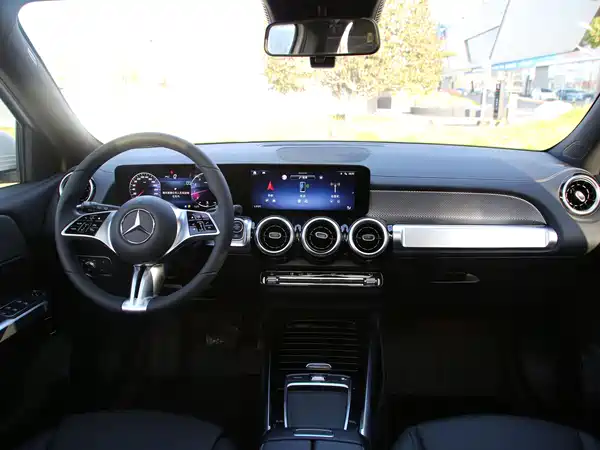 Mercedes-Benz GLB 2024