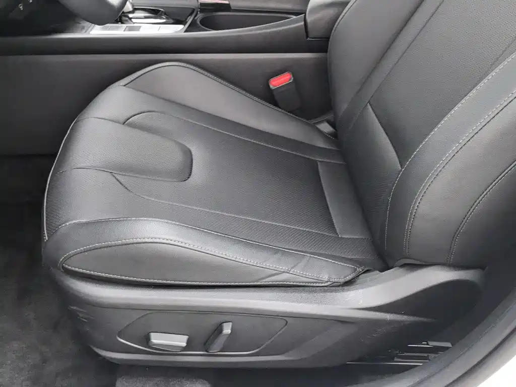 Hyundai Elantra 2025 — фото 20