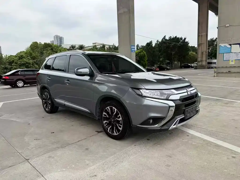 Mitsubishi Outlander 2019 — фото 3