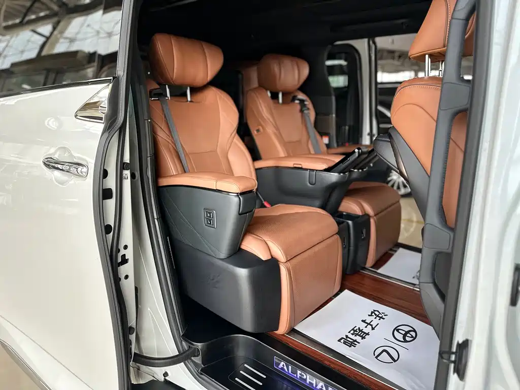 Toyota Alphard 2024 — фото 14