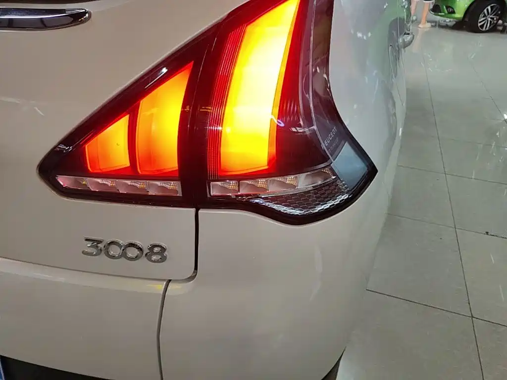 Peugeot 3008 2017 — фото 24