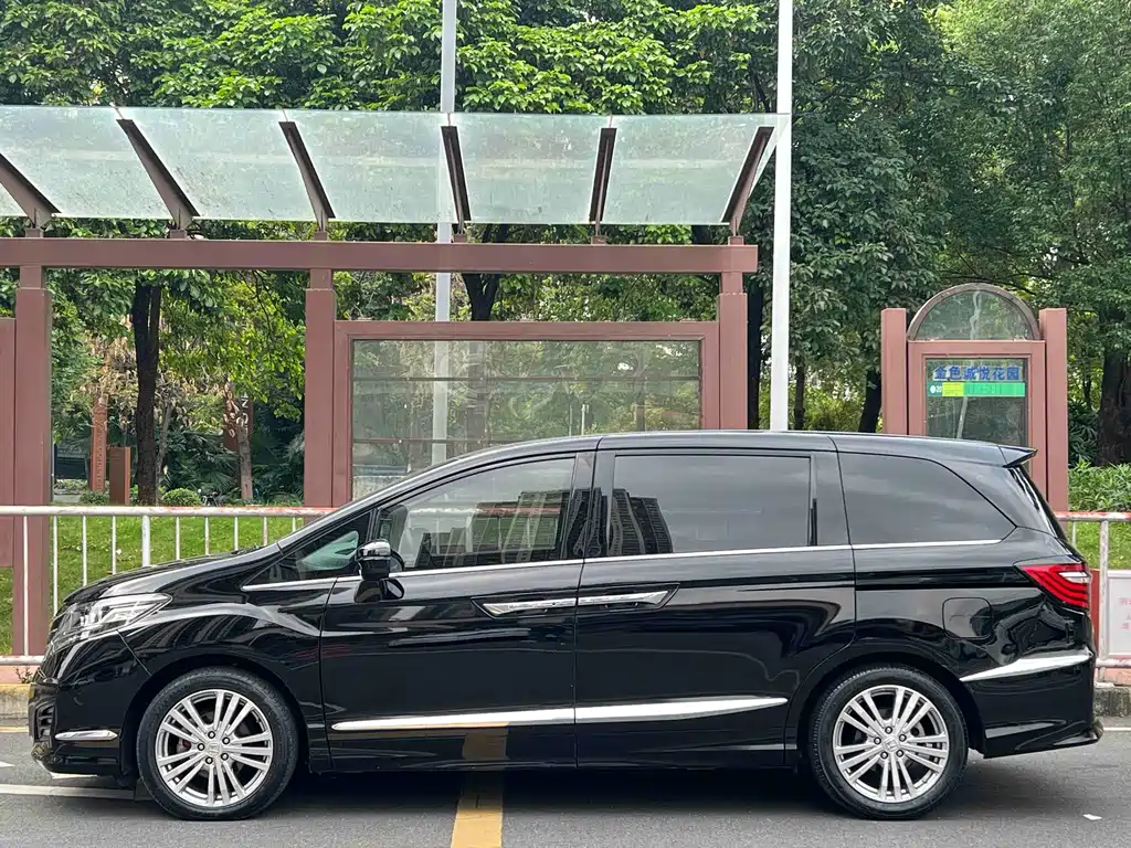 Honda Elysion 2019 — фото 12