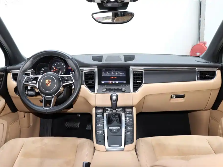 Porsche Macan 2016 — фото 11