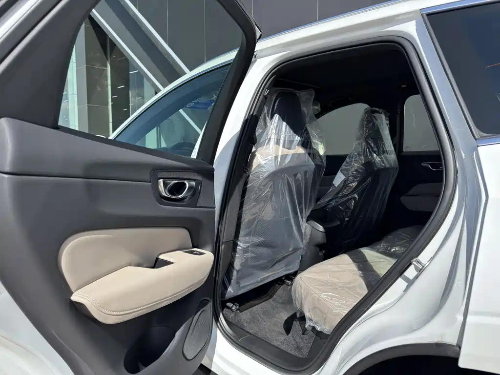 Volvo XC60 2026 — фото 12