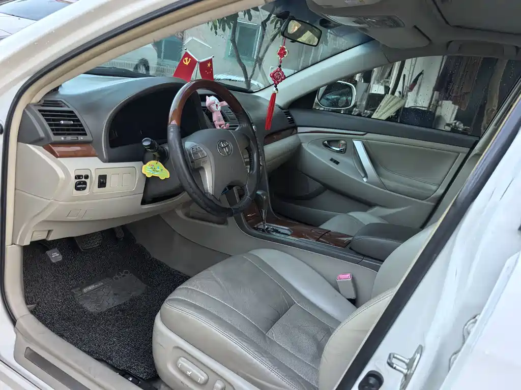 Toyota Camry 2014 — фото 10