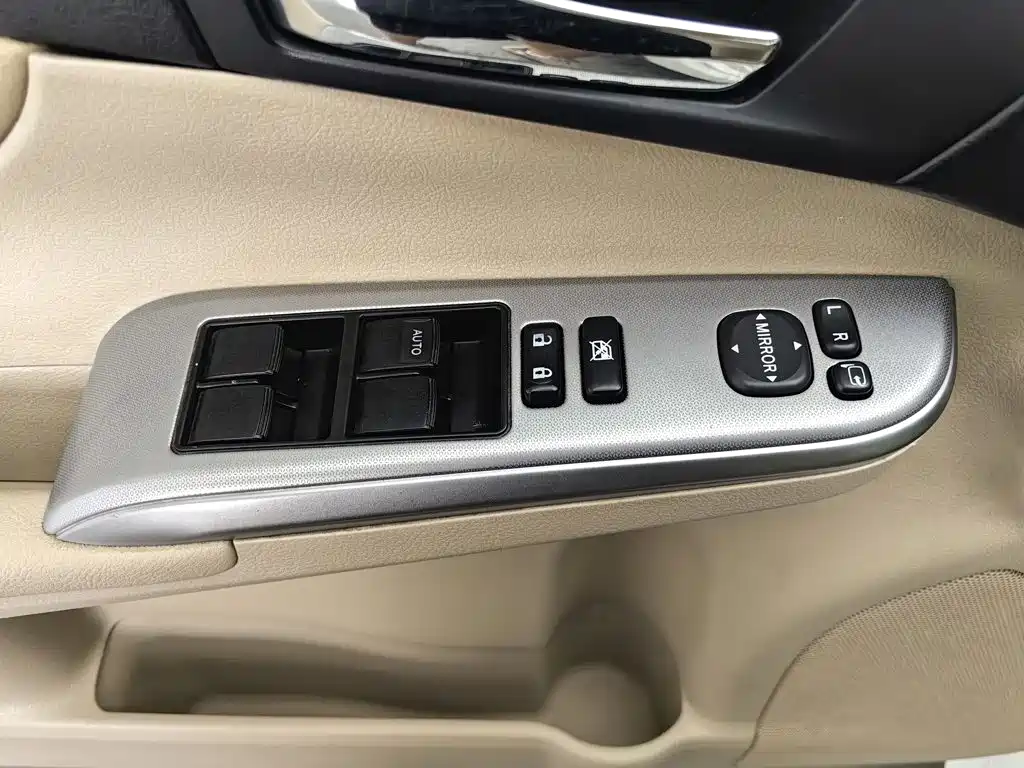 Toyota Camry 2012 — фото 9
