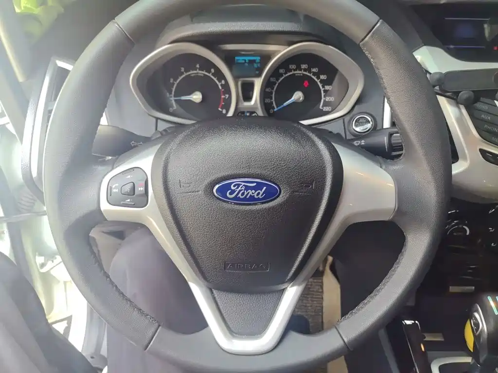 Ford EcoSport 2015 — фото 3