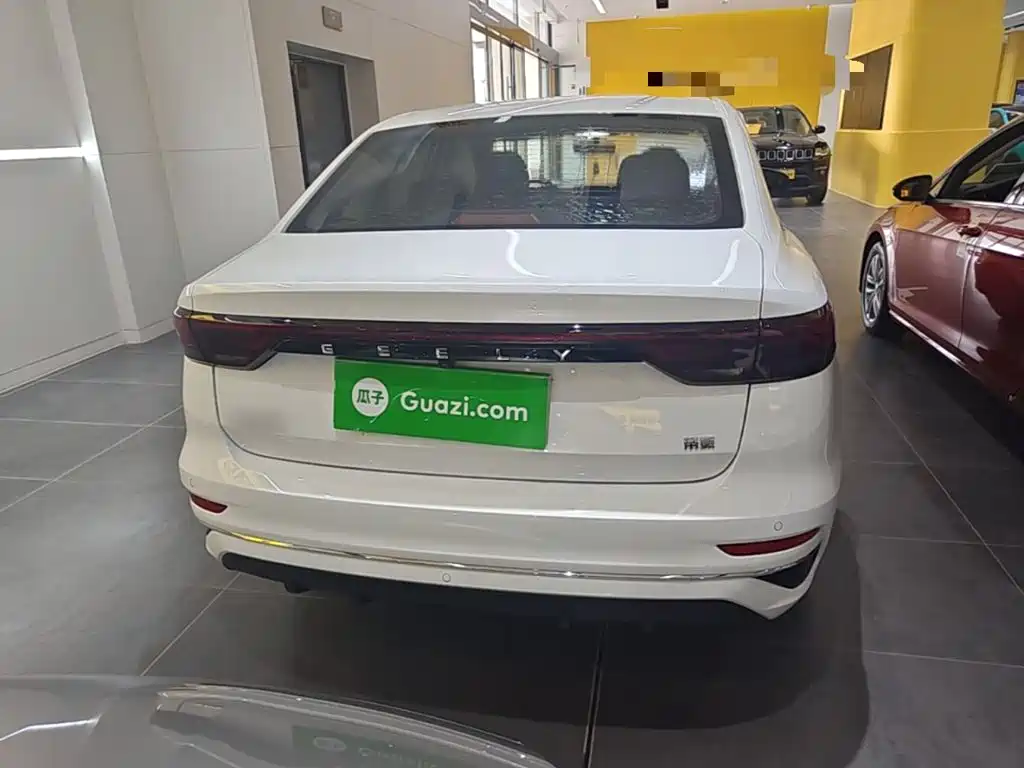 Geely Emgrand 2022