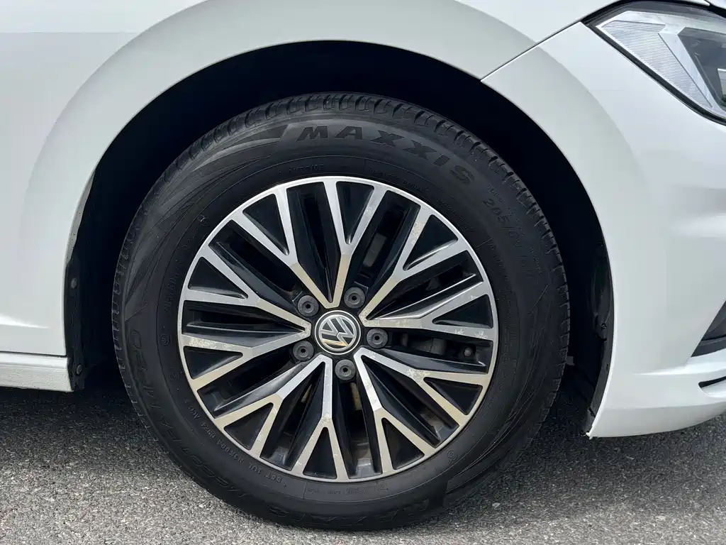 Volkswagen Sagitar 2019