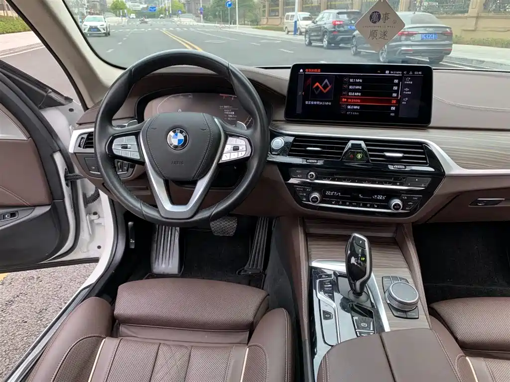 BMW 5 Series 2022 — фото 11