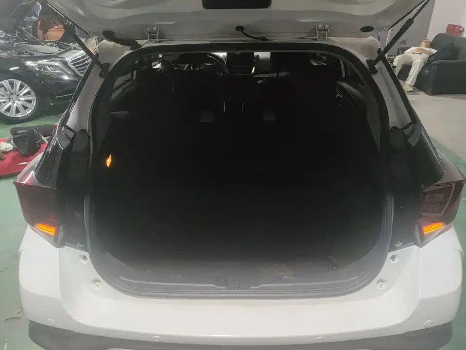 Toyota Yaris L 2022 — фото 9