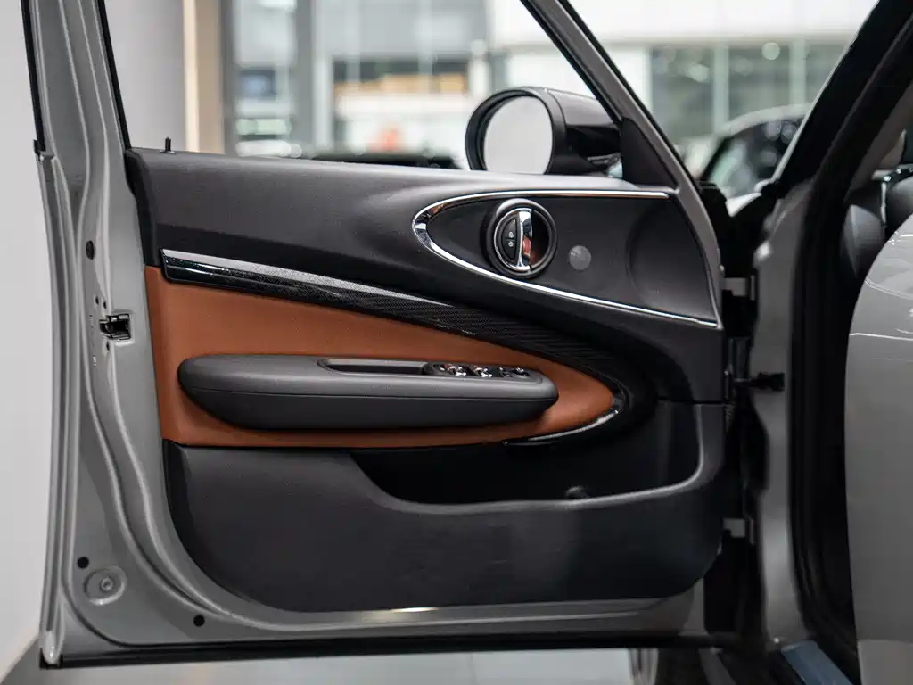 MINI Clubman 2023 — фото 16