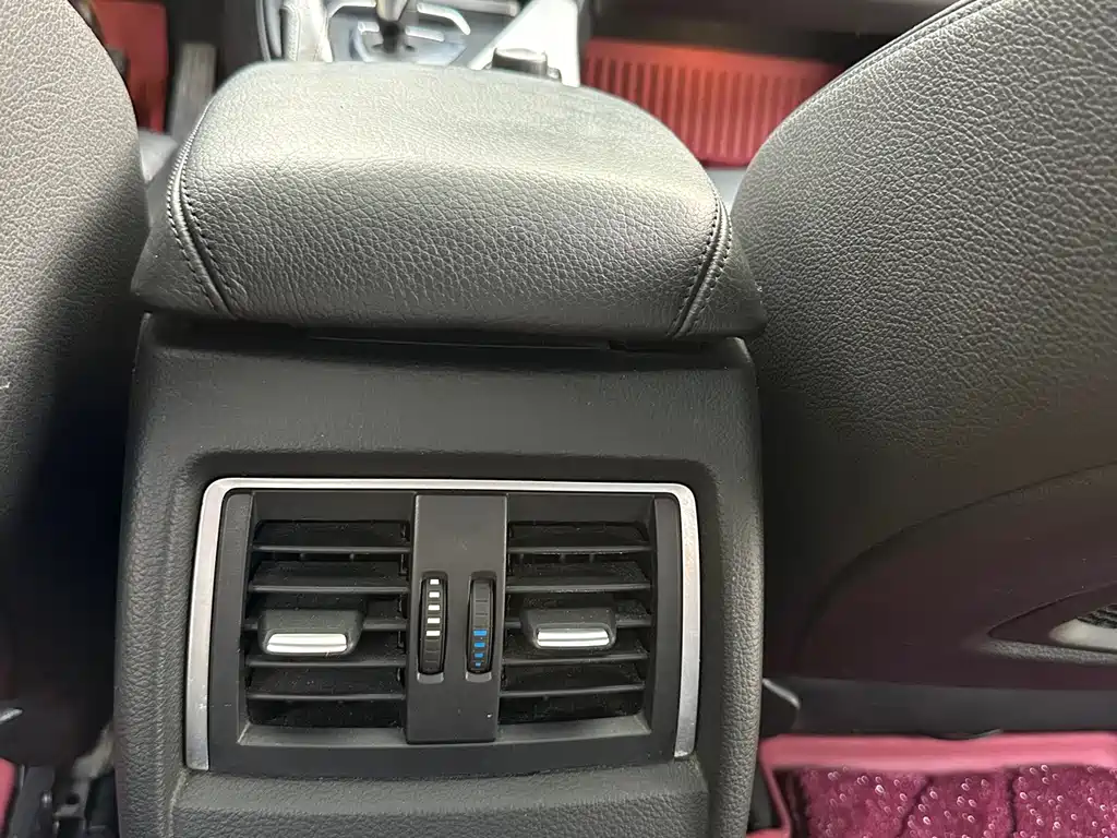 BMW 3 Series 2018 — фото 13
