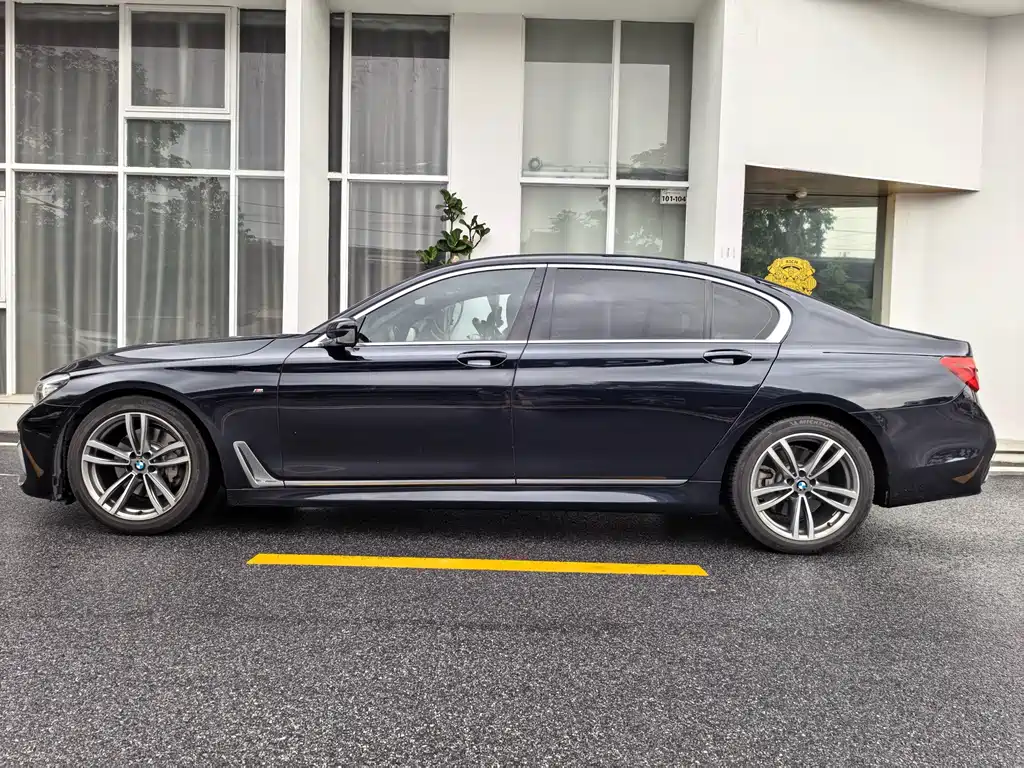 BMW 7 Series 2019 — фото 19