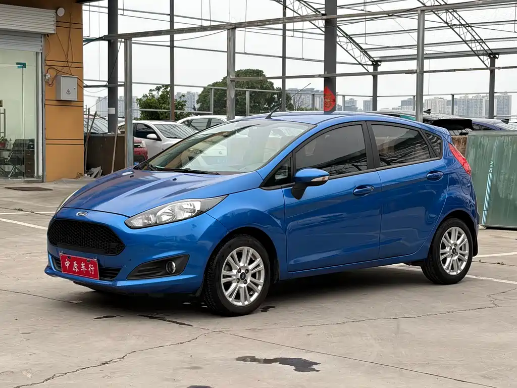 Ford Fiesta 2015 — фото 1