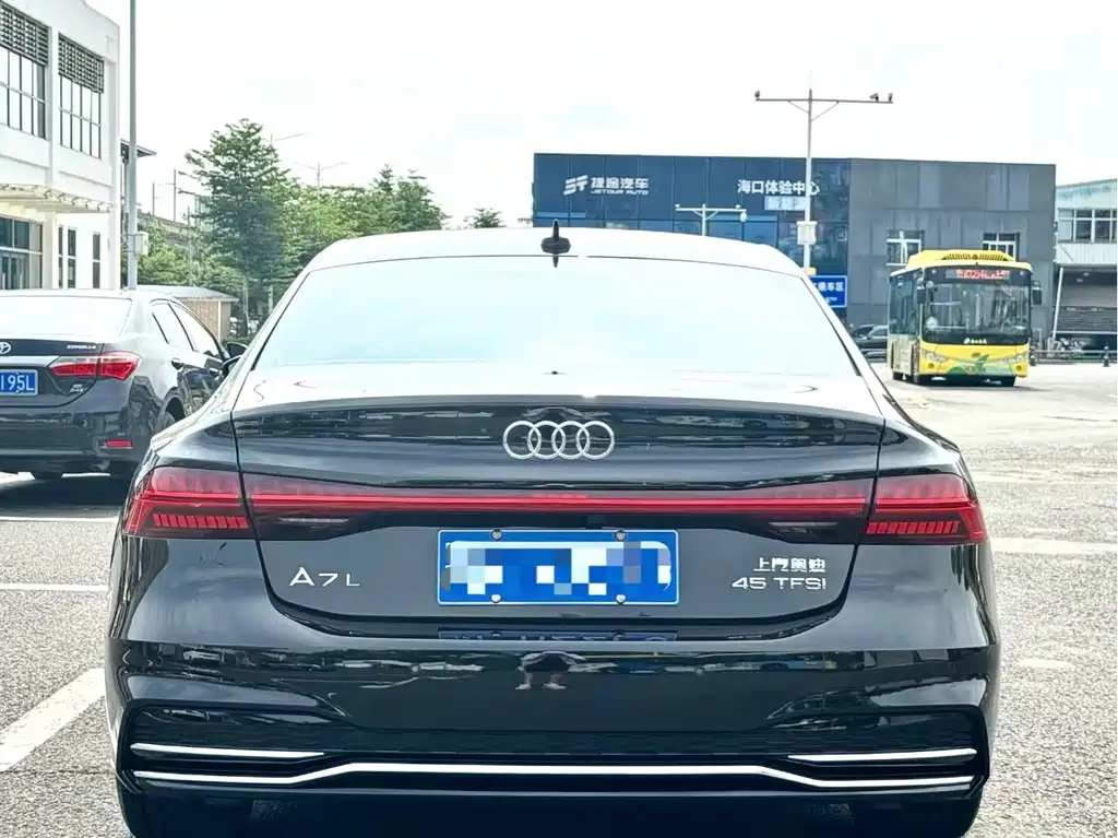 Audi A7L 2025 — фото 8