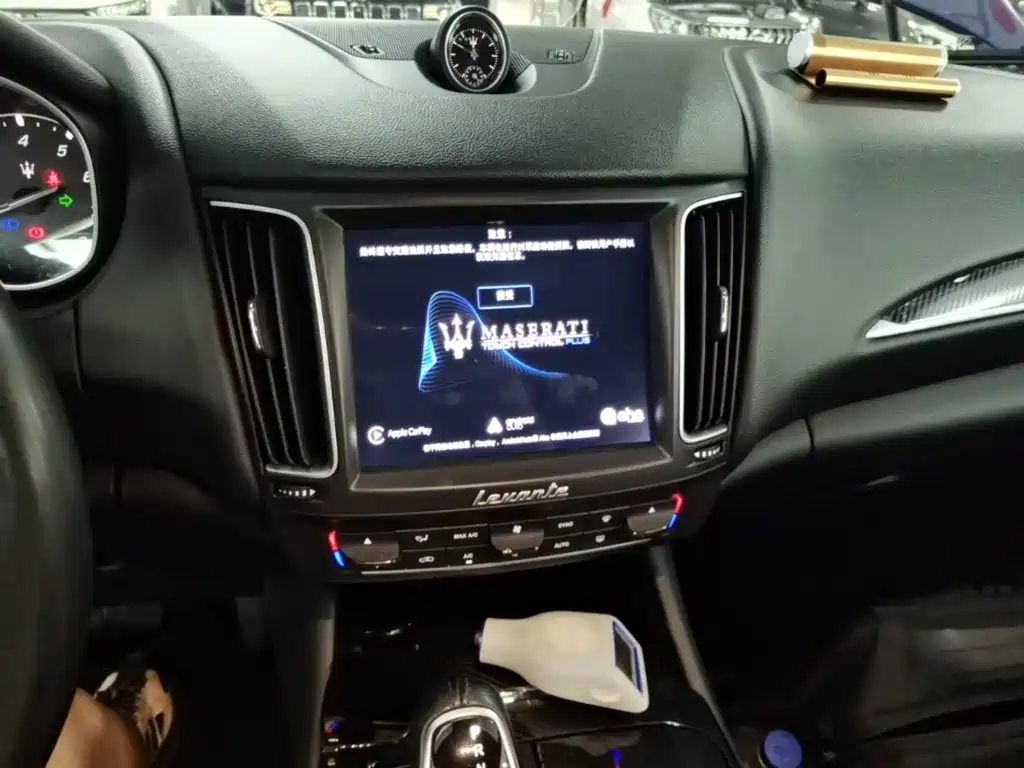 Maserati Levante 2019 — фото 13