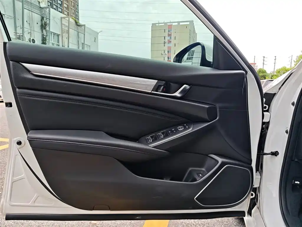 Honda Accord 2022 — фото 21