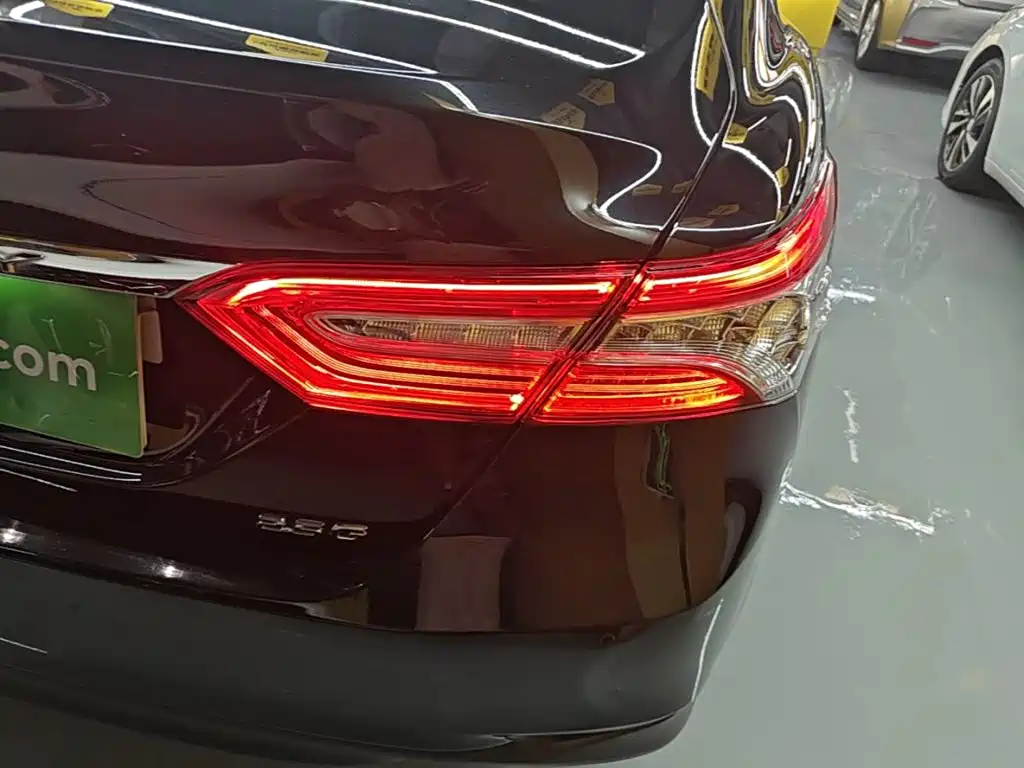 Toyota Camry 2022 — фото 8