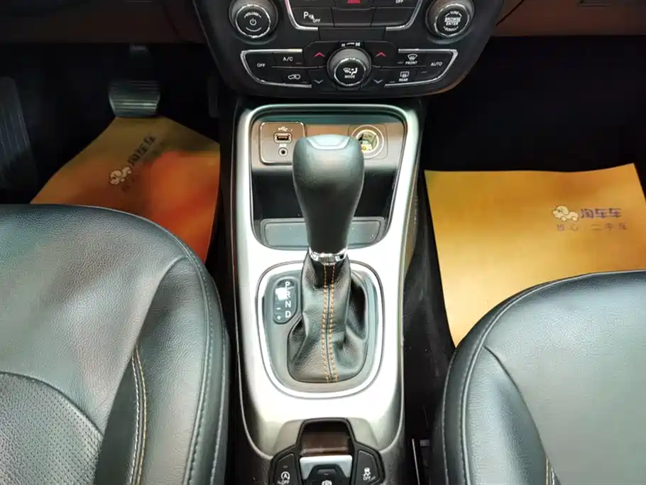 Jeep Compass 2017 — фото 16