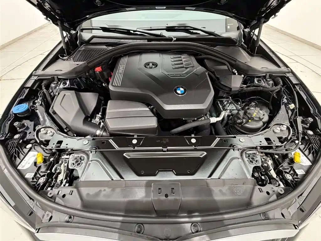 BMW 3 Series 2025 — фото 18