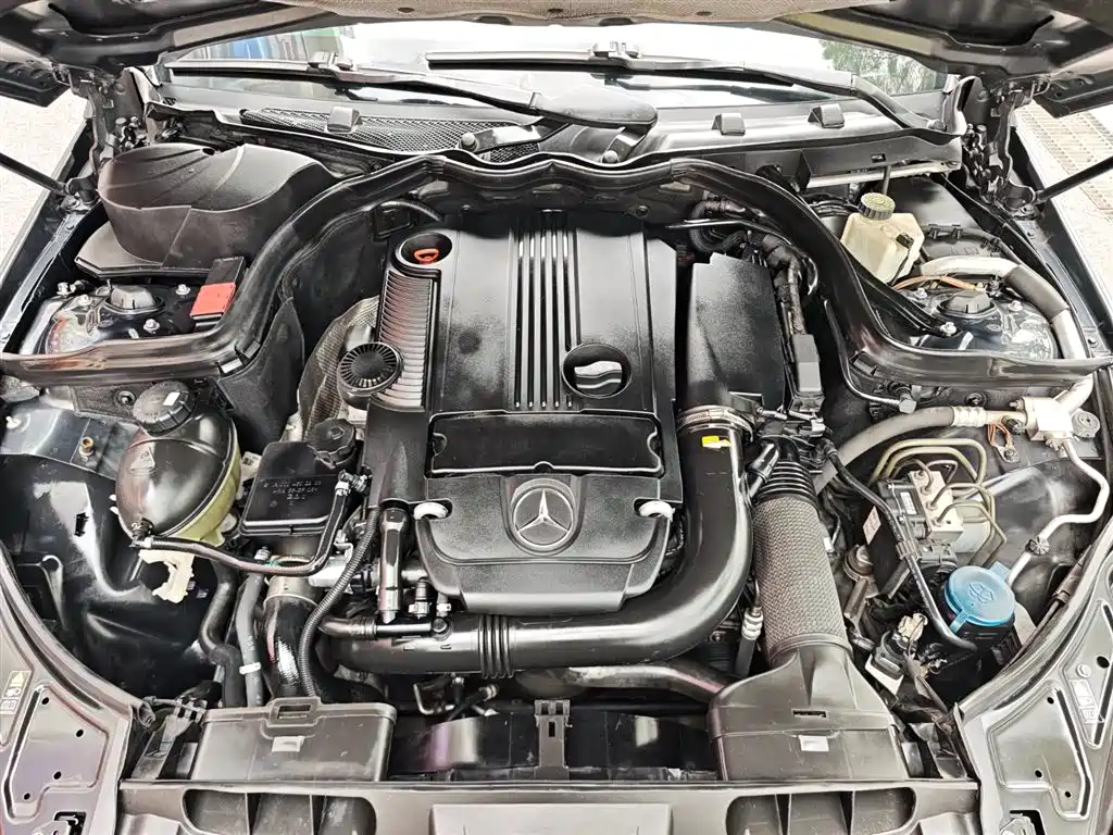 Mercedes-Benz E-Class 2010 — фото 23