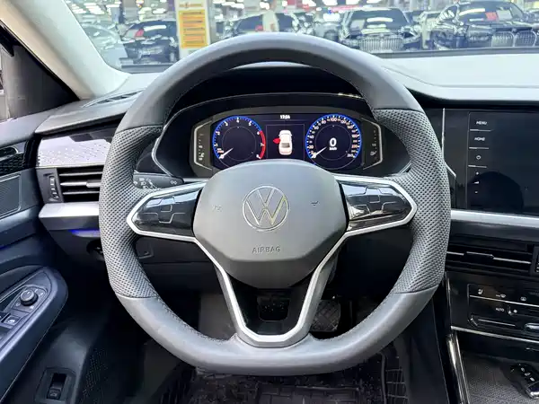 Volkswagen Passat 2024
