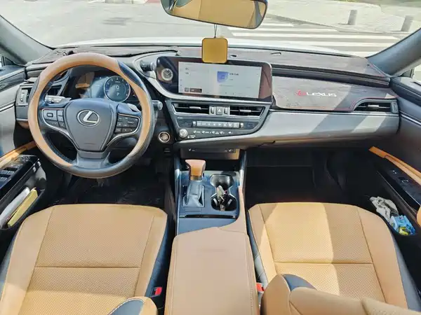 Lexus ES 2023