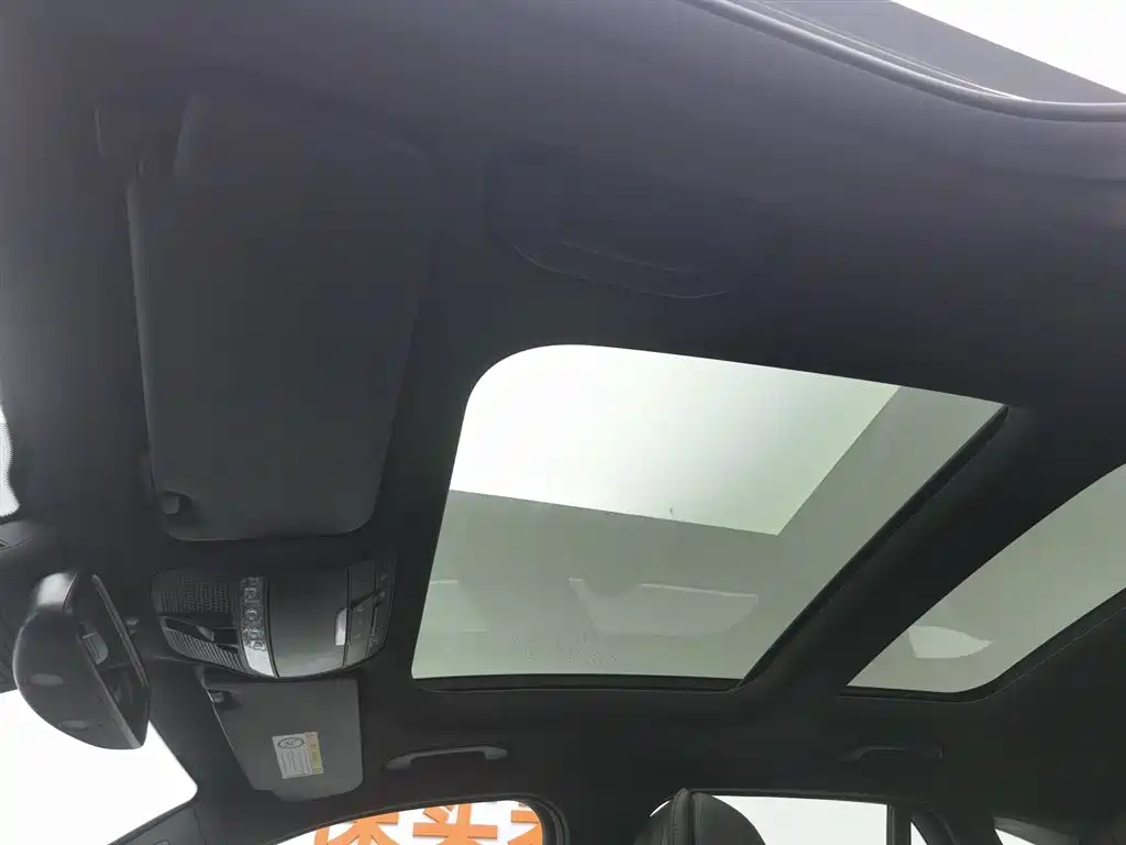 Mercedes-Benz GLC 2018 — фото 14