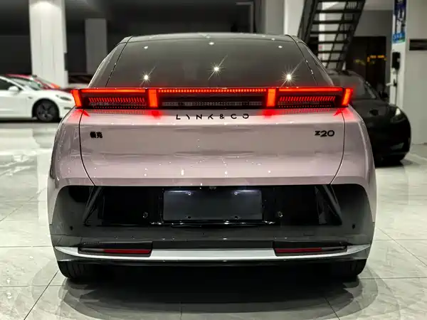 Lynk & Co Z20 2025