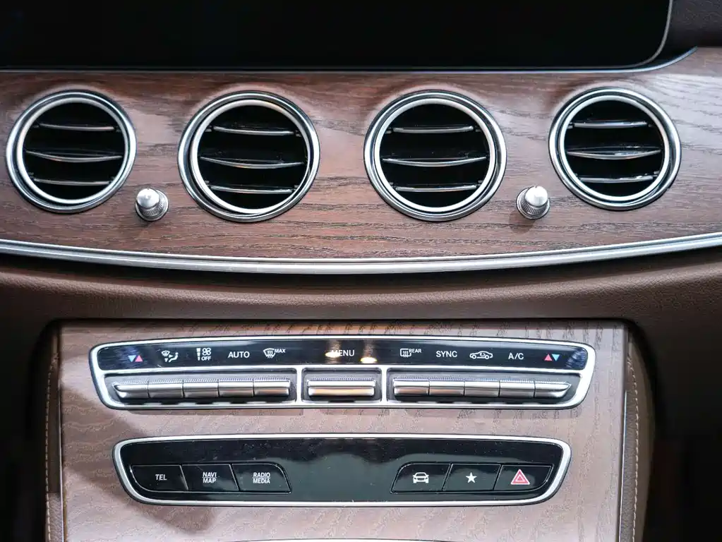 Mercedes-Benz E-Class 2025 — фото 18