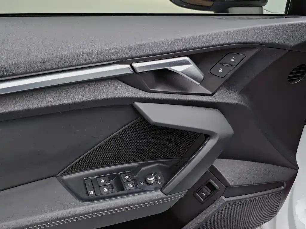 Audi A3 2023 — фото 15