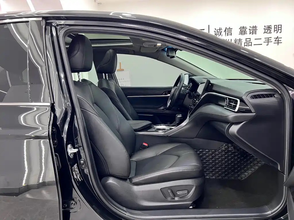 Toyota Camry 2023 — фото 11