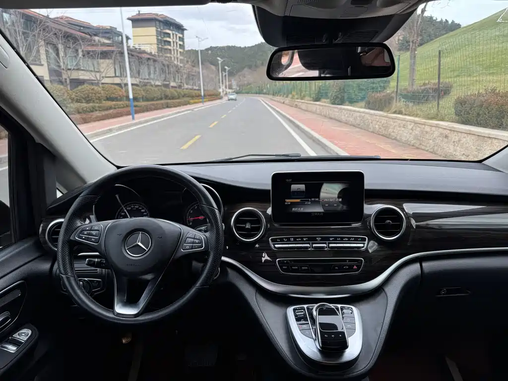 Mercedes-Benz V-Class 2018 — фото 10