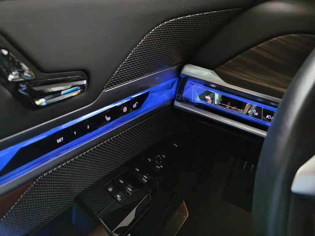 BMW i7 2023 — фото 10
