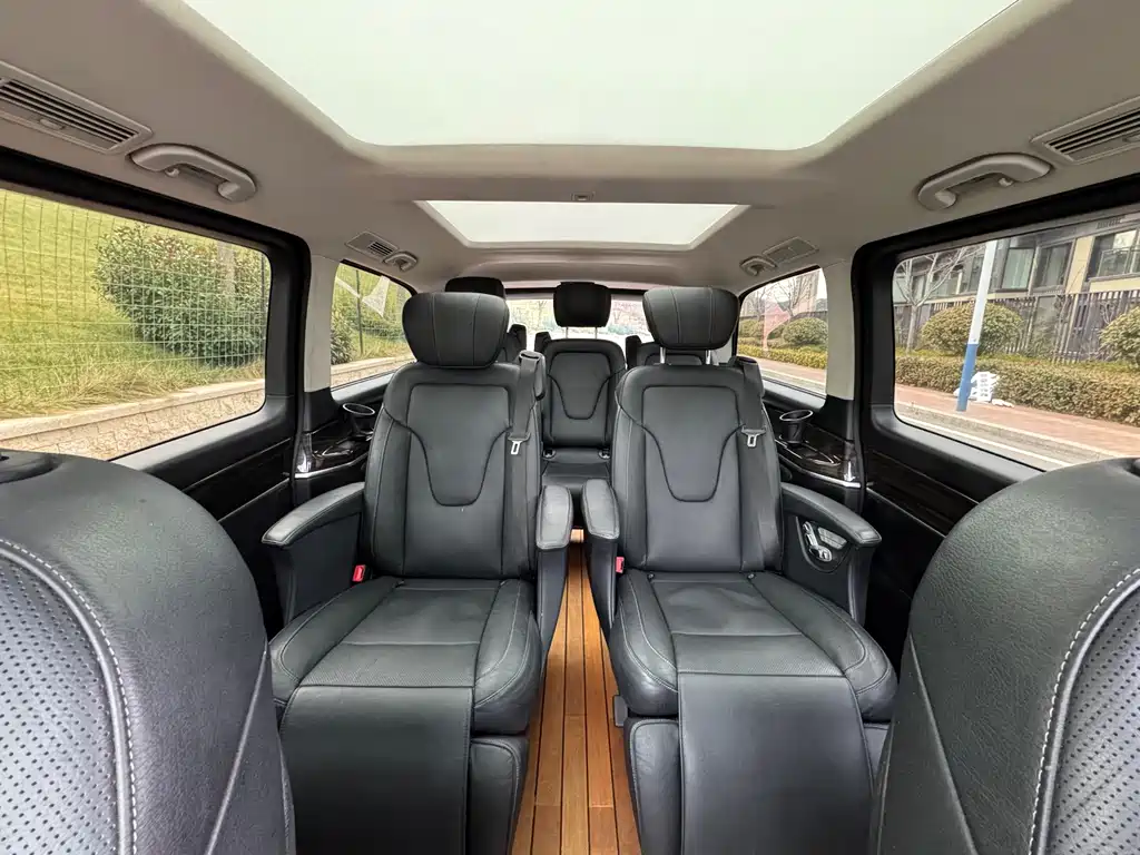 Mercedes-Benz V-Class 2018 — фото 13