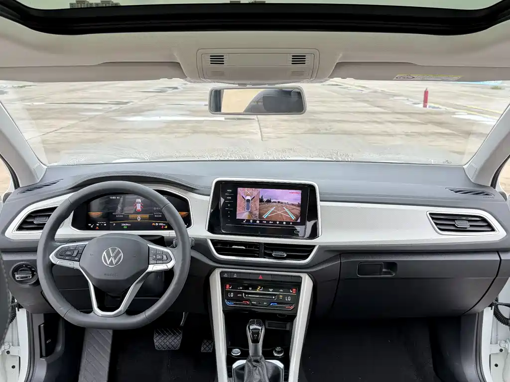 Volkswagen T-Roc 2023 — фото 8
